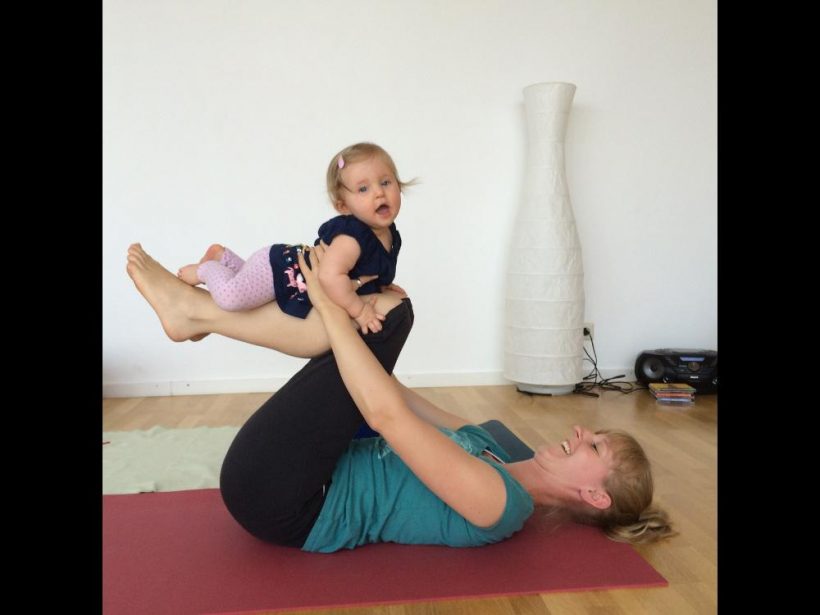 Rückbildungs-Yoga mit Baby
